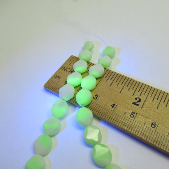 Vintage UG beads - Picture 4 of 8